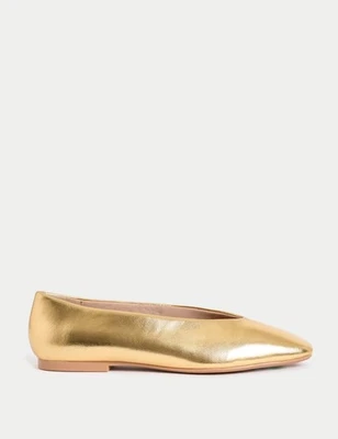 Marks & Spencer Damenschuhe goldfarbenes Leder flache Ballerina – M&S