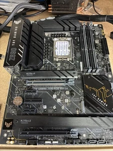 READ ASUS TUF Gaming Z690-Plus WiFi D4 LGA 1700 ATX Intel Motherboard - Picture 1 of 7