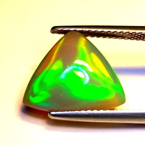 4.850CTS Multi color natural ethiopian opal Trillion cabochon loose gemstone - Picture 1 of 2