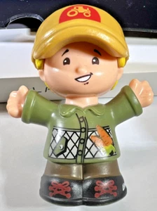Fisher Price Little People Figure FARMER 👨🌾 Tractor 🚜 Driver Harvest Hat - Picture 1 of 5