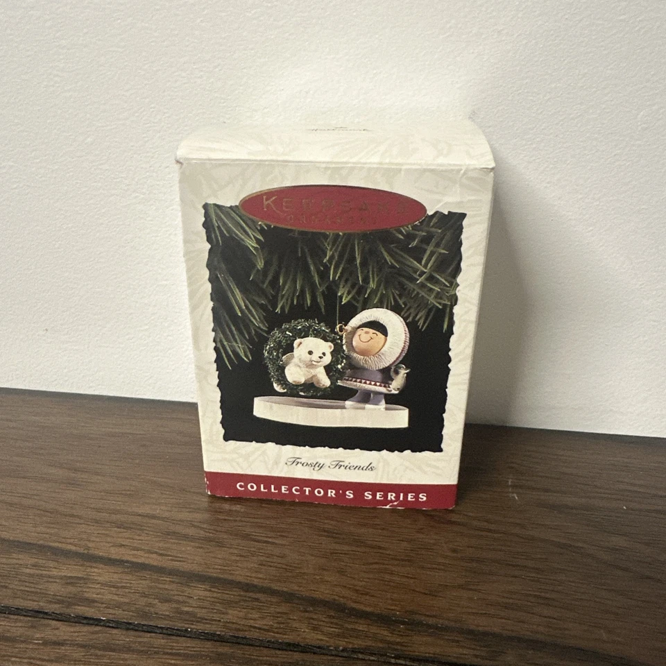 Hallmark Keepsake Frosty Friends 15 1994 Polar Bear Jumping thru Wreath QX529-3