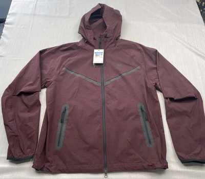 Nuevo $145 Nike Hombres TECH Tejido Cortavientos Chaqueta con Capucha Borgoña Talla Mediana Foto 1 de 4