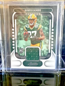 2022 Panini Absolute - Absolute Rookie Materials #ARM-35 Romeo Doubs (MEM, RC) - Picture 1 of 2