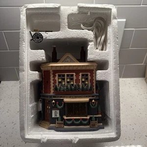 Dept 56 - Il pub dei cavalli e dei cani - serie Dickens’ Village - 58340 - Foto 1 di 6