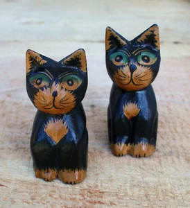 5 Kätzchen Holz Katzen Dekokatzen Figur Katzenskulptur Holzkatze Katzenfiguren C - Bild 1 von 4