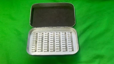 Caixa Richard Wheatley Silmalloy of England Metal Black Fly. Danificado. - Imagem 1 de 4