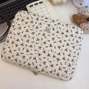 Maple Leaf Cute Quilted Laptop Sleeve Soft Padded Computer Storage Bag (Black M) - Afbeelding 1 van 10