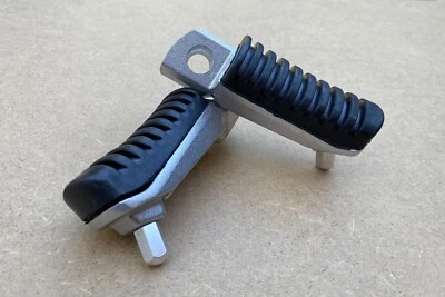 Front Left & Right Footrests Foot Pegs Replacement for Kawasaki Z900RS 2018-2023 - Image 1 of 4