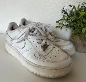 4,5 Jahre Nike Air Force 1 niedrig weiß Junioren Jungen Mädchen Jugend Schule Schuhe Turnschuhe - Bild 1 von 11