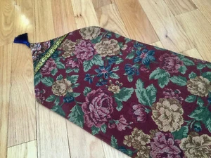 Table runner, dark red with flowers, tapestry 41 x 12.5new, hand made, polyester - Picture 1 of 4