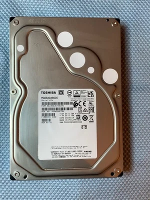 Disco duro Toshiba 8 TB 3,5" MG08ADA8003 ATA serie 7200 rpm Foto 1 de 3