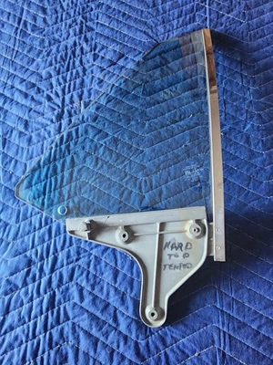 70 71 72 73 74 PLYMOUTH CUDA BARRACUDA CUARTO VENTANA Soporte de vidrio pasajero derecho Foto 1 de 4