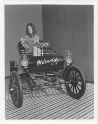 1903 Oldsmobile Curved Dash Car Press Photo and Release - Marilyn Morse 0014 - Image 1 of 2