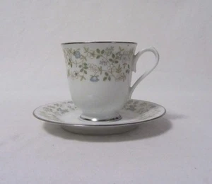 NORITAKE PORCELANA FINA CONTEMPORÁNEA JAPÓN PATRÓN BRENDA 2730 TAZA Y PLATILLO - Imagen 1 de 3