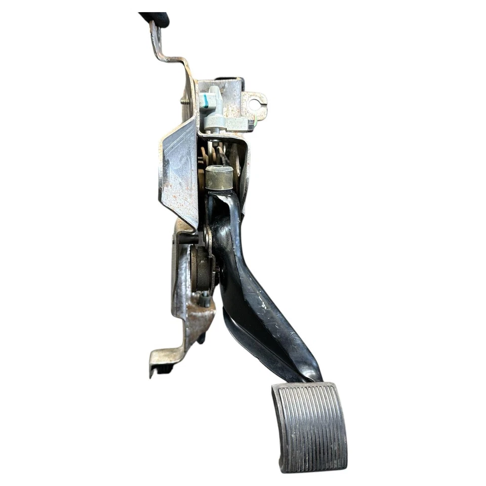 2004 Ford F-150 XLT 5.4L Emergency Brake Pedal OEM - Image 1 of 4