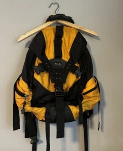 Oakley Icon 1.0 Backpack - Yellow/Black - Vintage - Genuine - Picture 1 of 11