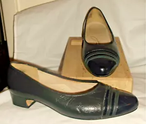 VTG Johansen Deep Navy Leather Low Heel Pumps 10 EE - Picture 1 of 5