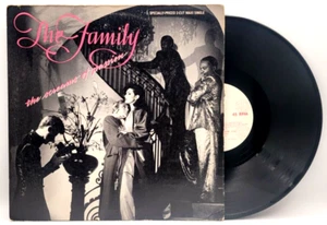 THE FAMILY - THE SCREAMS OF PASSION - POP SOUL SINGLE PAISLEY PARK - Picture 1 of 2