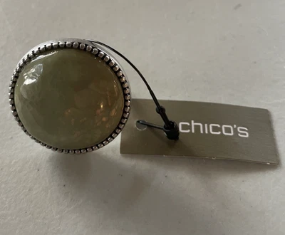 CHICO'S крапивник современный серебристого тона круглый зеленый искусственный камень кольцо ювелирных изделий размер 9 новый с Ярлыками - Изображение 1 из 4