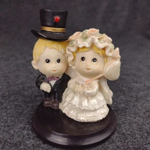 CUTE! Resin Bride and Groom 4" Tall Dollar Store Collectible Figurine - Bild 1 von 8