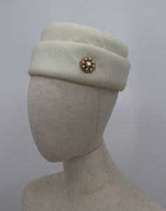 Vintage Pillbox Hat White Ivory Taffeta Costume Jewelry Brooch Retro 1950s 1960s - Picture 1 of 11