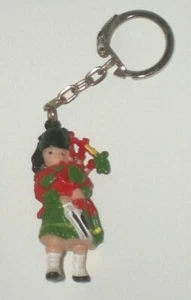 Tiny 2" Bagpipes Player ( KEYCHAIN ) Piper PVC Scottish Scotland Green Red - Picture 1 of 6