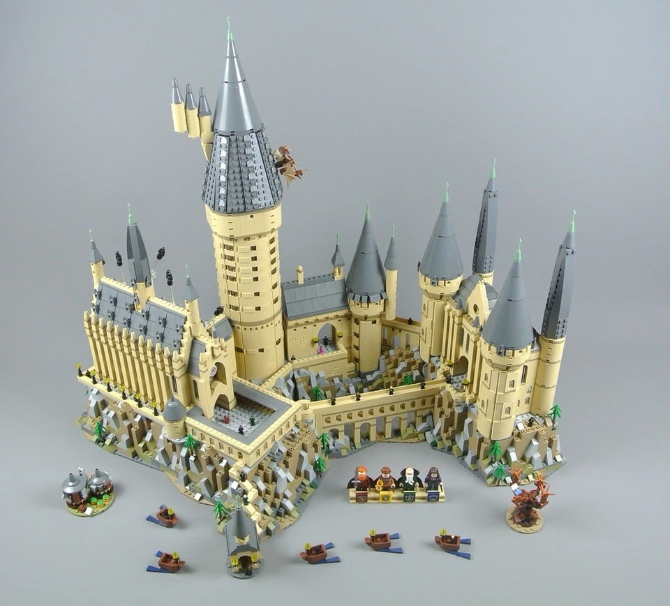  Hogwarts Castle Set (71043) With 6020 Pieces.Generic 🧱. Read description! - Image 1 of 4