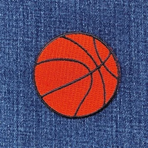 Parche con apliques de baloncesto - Insignia de pelota bordada del equipo deportivo 2,25" (planchado) - Imagen 1 de 2