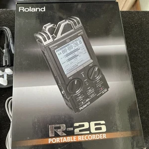Roland R26 Field Recorder 6 Track 24/96 recorder with 4 mics. - Boxed - Picture 1 of 22
