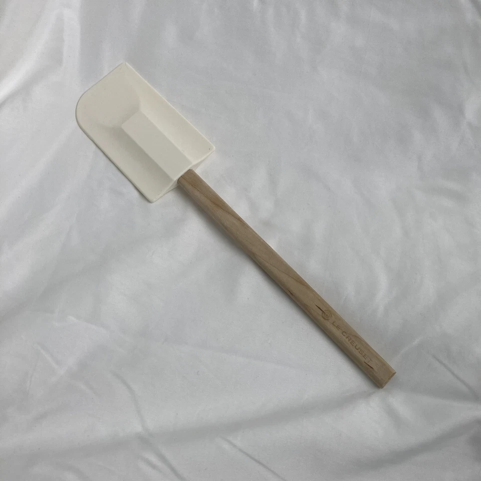 LE CREUSET Raspador de Espátula de Silicona y Madera Blanco 12" Utensilios de Cocina Cocina Foto 1 de 4