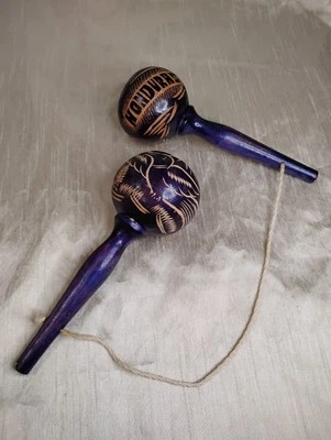 Maracas vintage de madera Honduras de 7", diseños tallados a mano, como nuevas  Foto 1 de 2