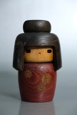 Muñeca Kokeshi creativa japonesa de madera de Yamanaka Sanpei (19 cm / 7,5 pulgadas) Foto 1 de 4