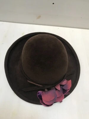 Sombrero para mujer MARIDA hecho en INGLATERRA vintage de fieltro de piel Foto 1 de 4