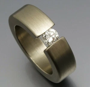 DISEÑO MADURO - MARCADO ANILLO DE TENSIÓN BRILLANTE - ACABADO PESADO - ORO BLANCO 585 - Imagen 1 de 12