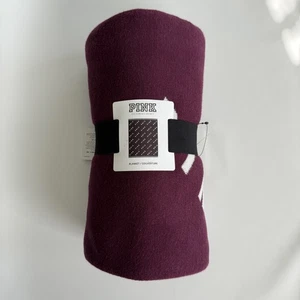 MANTA REVERSIBLE VICTORIA'S SECRET ROSA ALGODÓN LOGO TIRO BORGOÑA 50x60 IN - Imagen 1 de 5