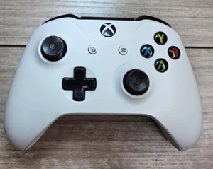 Microsoft XBOX ONE Controller White Model 1708 (NO GRIPS, NO BATTERY COVER) T34 - Picture 1 of 4