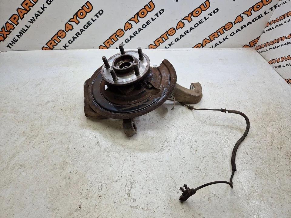 2009 JEEP CHEROKEE KK 2.8 CRD RIGHT FRONT WHEEL HUB STEERING KNUCKLE 52125010AD - Image 1 of 4