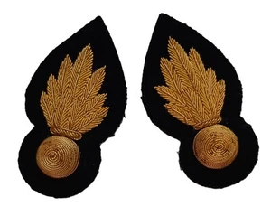 Granate Kragen-Abzeichen Hand Bestickt British Army Abzeichen Auf Filz 1 Paar - Bild 1 von 2