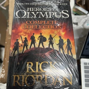 Heroes of Olympus Complete Collection - 5 Books By Rick Riordan - Age 9-14 - NEW - Foto 1 di 2