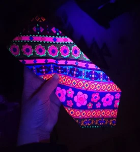 VTG 60s Dayglo Psychedelic Neck Tie Glows Under UV Hippie Boho Flower Power - Picture 1 of 14