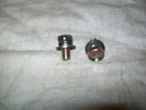 2 di Briggs & Stratton part # 692056 805025 vite adatta al motore - Foto 1 di 2