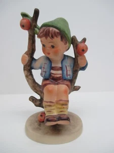 Hummel "Apple Tree Boy" #142 3/0 Niño en árbol 4" - Imagen 1 de 6