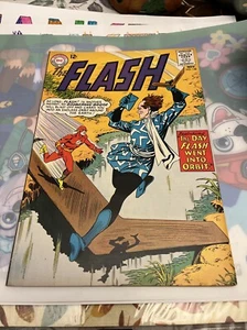 The Flash 148 Edad de Plata ALTA CALIDAD ALGUNOS DESHILACHADOS EN EL BORDE INFERIOR DEL CÓMIC - Imagen 1 de 12