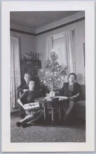 1943 Family Christmas, Birmingham AL, WWII Era Holiday Snapshot Photo - Picture 1 of 2
