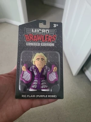 Figura de Lucha Nature Boy Ric Flair Edición Limitada Micro Brawler Bata Púrpura Foto 1 de 2