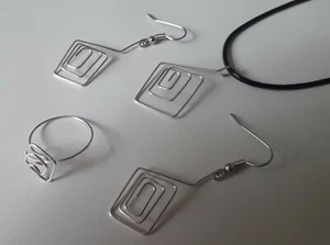 Set di gioielli Orecchini + Collana + Anello in rilievo - Argento - Foto 1 di 10