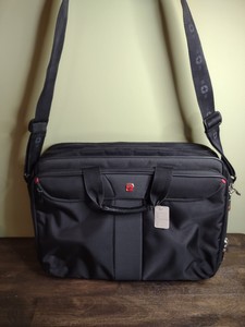 SWISSGEAR Laptop Shoulder/Messenger 