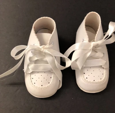 Sapatos de berço infantis brancos tamanho 2 - Imagem 1 de 4