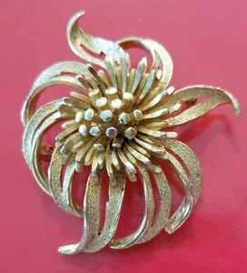 Vintage Coro Signed Goldtone Flower Floral Burst Brooch Pin - Picture 1 of 7