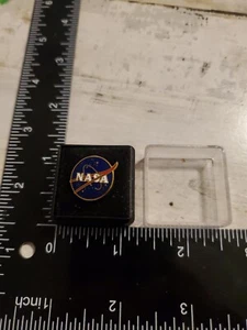 Pin de solapa de albóndiga con logotipo de la NASA insignia esmalte y pin de tono dorado mw - Imagen 1 de 2